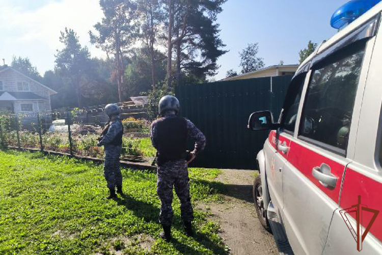 Росгвардейцы в Ленинградской области оказали первую помощь мужчине с признаками инсульта