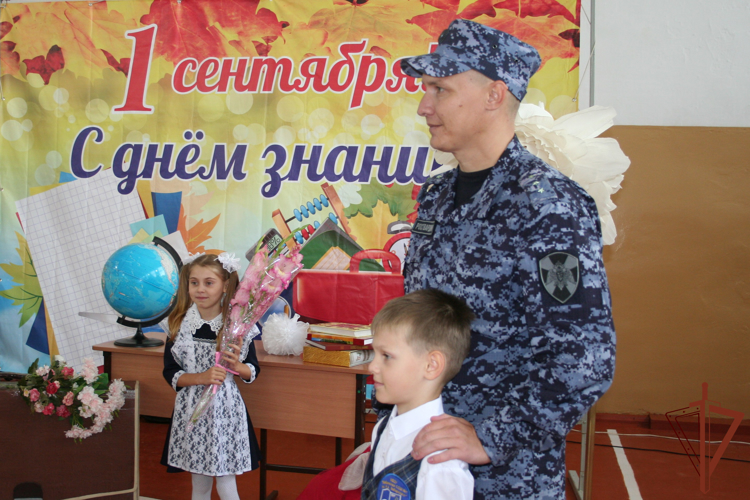 Росгвардия обеспечила безопасность образовательных учреждений Сибири в День знаний