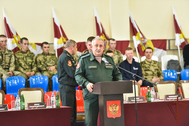 Победителям чемпионата Росгвардии по самбо вручили спортивные награды