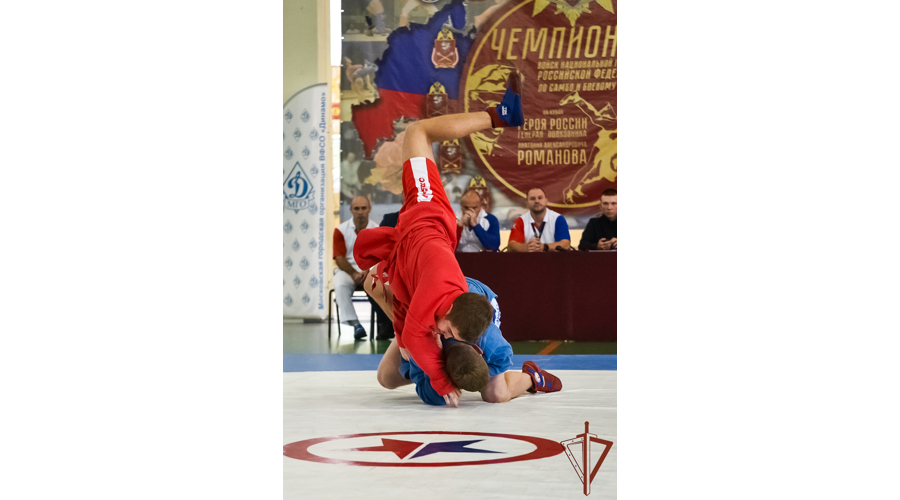 Победителям чемпионата Росгвардии по самбо вручили спортивные награды