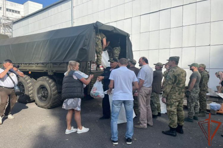 Гуманитарную помощь доставили в Курск ветераны Росгвардии из Москвы