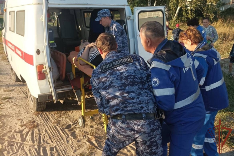 В Пензенской области росгвардейцы пришли на помощь сломавшей ногу пенсионерке