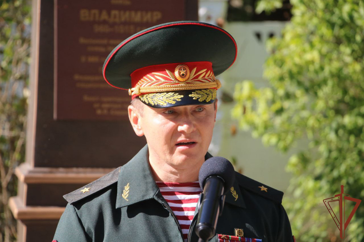 Бюст святого равноапостольного князя Владимира открыли в храме софринской бригады Росгвардии