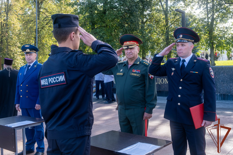 Командующий Приволжским округом Росгвардии принял участие в церемонии приведения к Присяге курсантов Нижегородской академии МВД 
