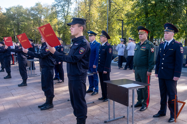 Командующий Приволжским округом Росгвардии принял участие в церемонии приведения к Присяге курсантов Нижегородской академии МВД 