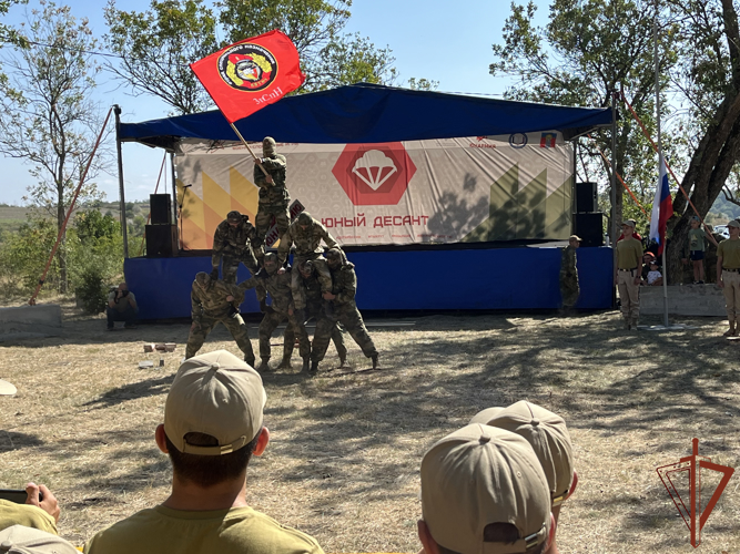Росгвардейцы приняли участие в военно-спортивных играх «Юный десант» для молодежи в Армавире