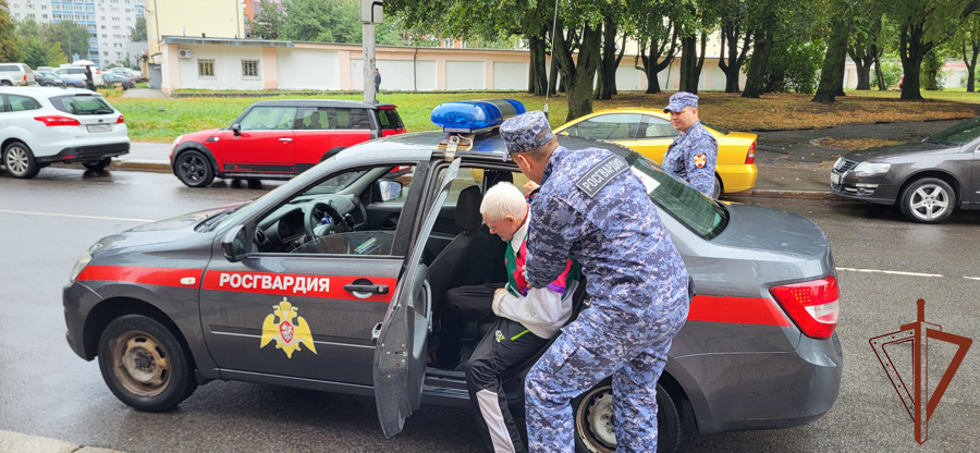 Росгвардейцы в Калининграде оказали помощь потерявшемуся  пожилому мужчине 