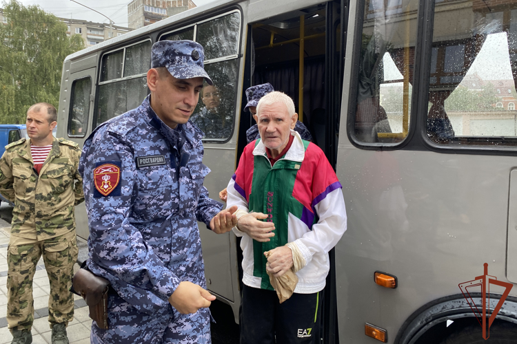 Росгвардейцы в Калининграде оказали помощь потерявшемуся  пожилому мужчине 