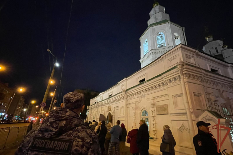 Росгвардия обеспечила правопорядок во время пребывания в Красноярске иконы Казанской Божией Матери 
