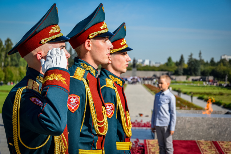 Делегация Росгвардии почтила память погибших в годы блокады Ленинграда (видео)