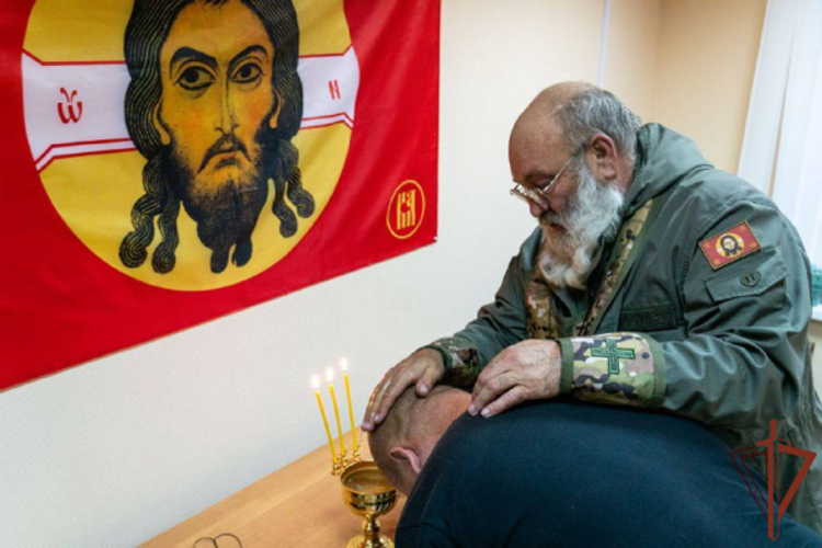 Священнослужители РПЦ навестили росгвардейцев, выполняющих служебно-боевые задачи в Курской области
