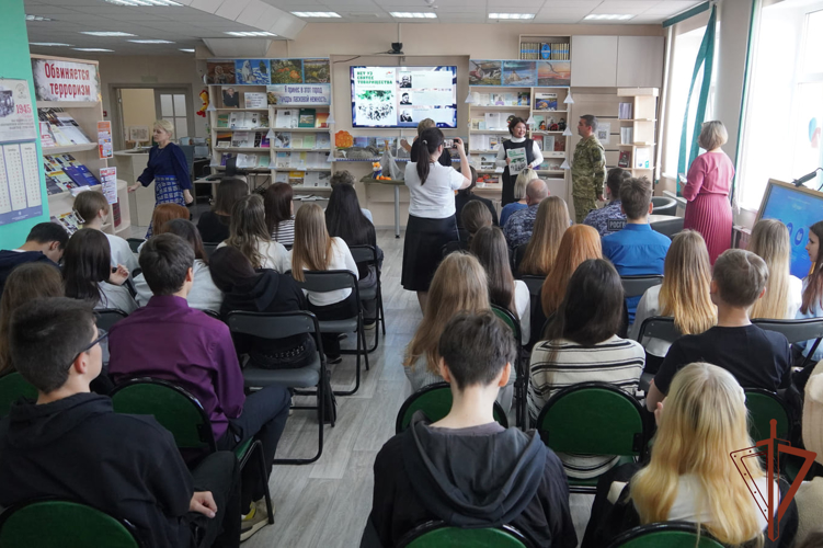 Читателям Нарьян-Мара представили книгу, в которую вошел рассказ бойца Росгвардии об участии в СВО