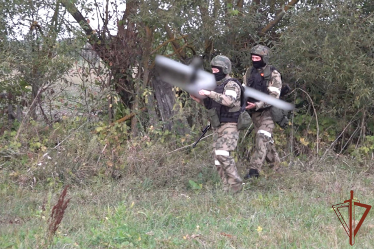 Росгвардейцы обнаружили украинский дрон-«обманку» (видео)