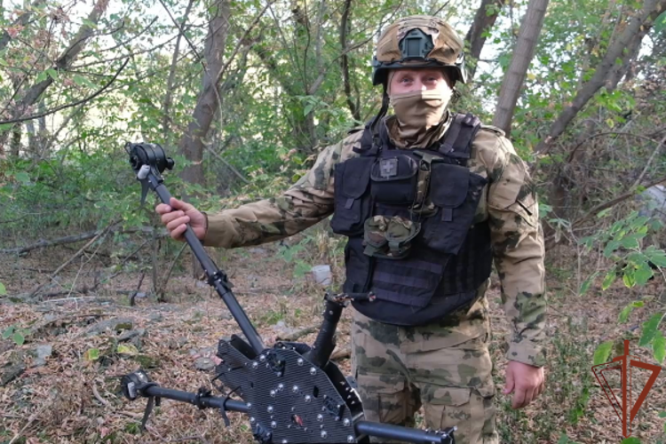 Росгвардейцы сбили вражеский беспилотник «Баба-Яга» в Курской области (видео)