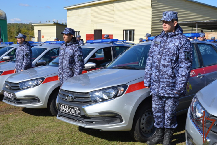 Врио командующего Сибирским округом Росгвардии в Алтайском крае принял участие в мероприятии к годовщине формирования регионального управления ведомства