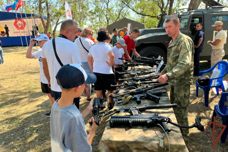 Росгвардейцы приняли участие в военно-спортивных играх «Юный десант» для молодежи в Армавире
