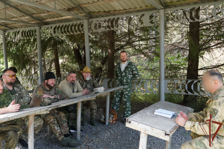 Военнослужащие и сотрудники Росгвардии провели занятия со священнослужителями в Брянске