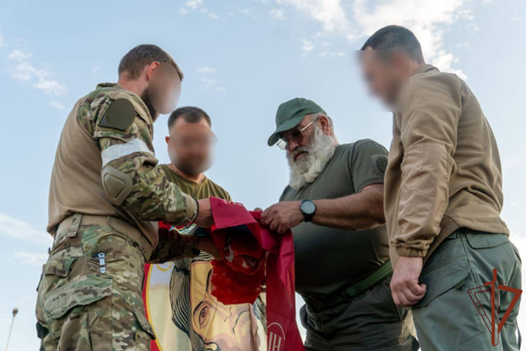 Священнослужители РПЦ навестили росгвардейцев, выполняющих служебно-боевые задачи в Курской области