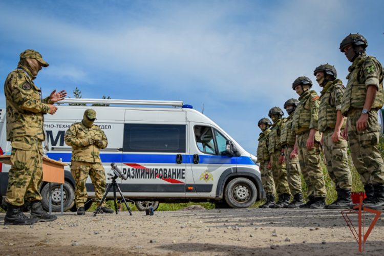 Тренировочное занятие инженерных подразделений Северо-Западного округа Росгвардии в Ленинградской области (видео)