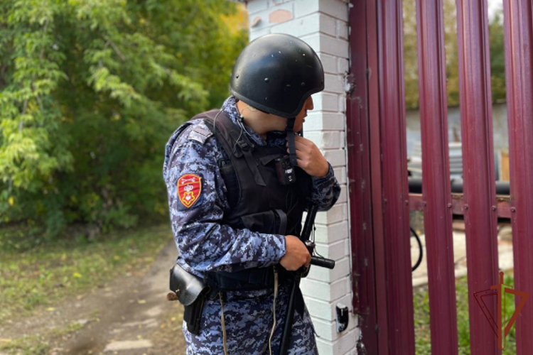 Росгвардейцы провели антитеррористическое учение на объекте образования в Красноярске