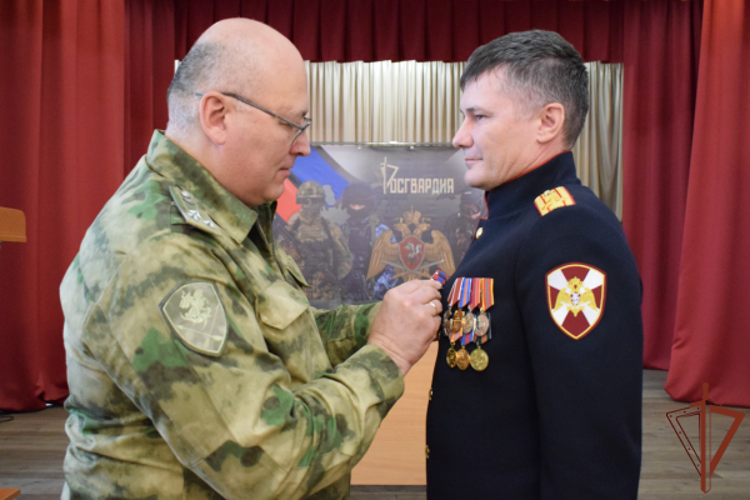В Иркутске отличившимся в ходе СВО росгвардейцам вручены государственные награды