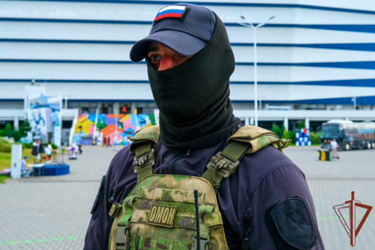 Росгвардейцы обеспечили безопасность футбольного матча Первой лиги в Калининграде