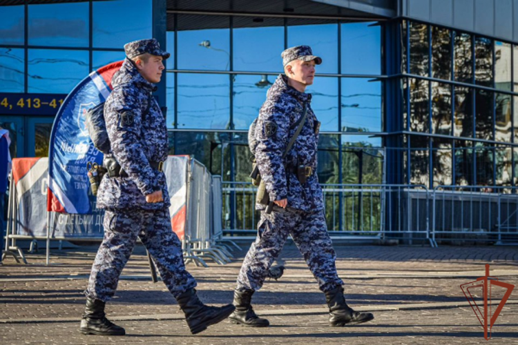 Росгвардейцы обеспечили безопасность хоккейного матча в Санкт-Петербурге