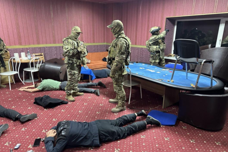 При силовой поддержке СОБР Росгвардии пресечена незаконная игорная деятельность в Югре