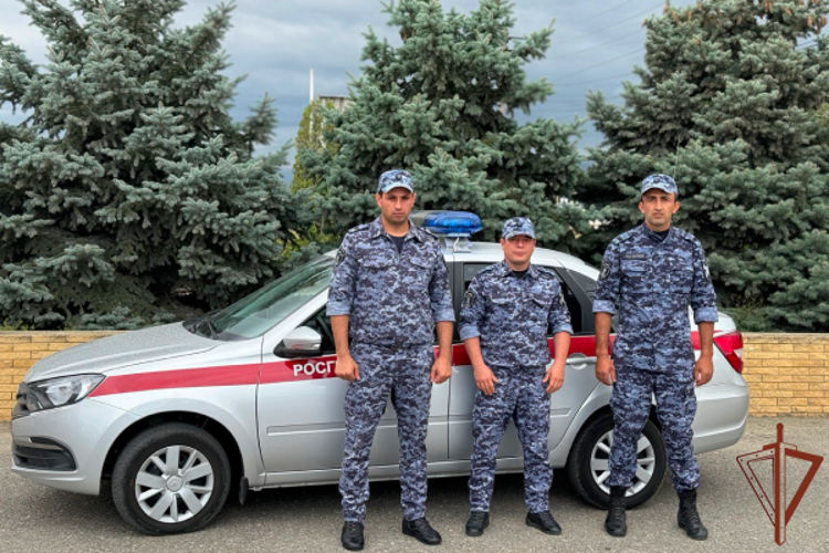Сотрудники Росгвардии помогли ликвидировать пожар на охраняемом объекте в Дагестане 