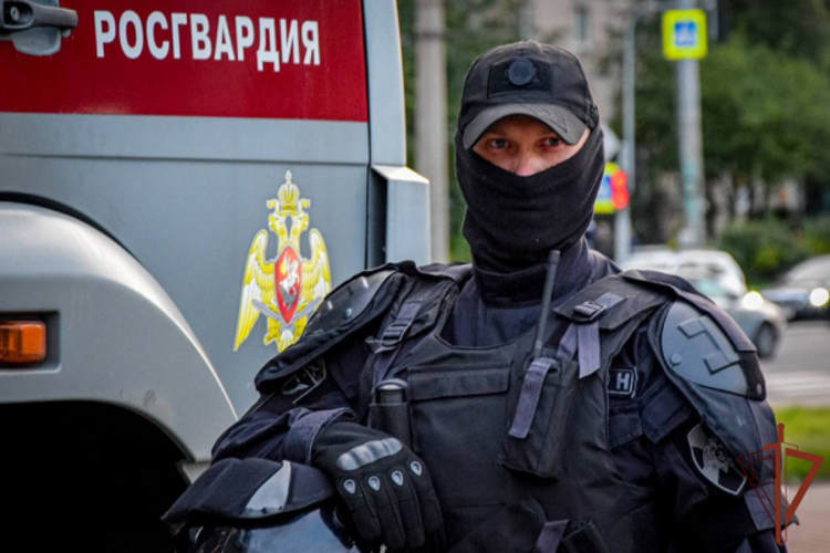 При силовой поддержке ОМОН Росгвардии в Санкт-Петербурге прошло оперативно-профилактическое мероприятие