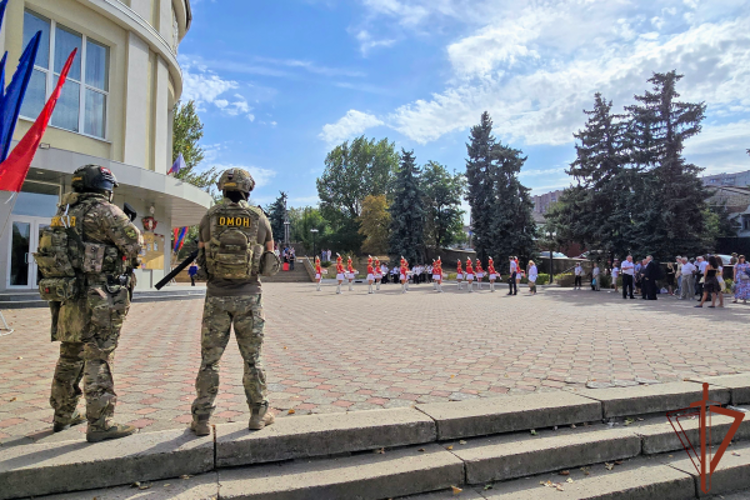 Росгвардейцы приняли участие в обеспечении безопасности мероприятий ко дню города Луганска