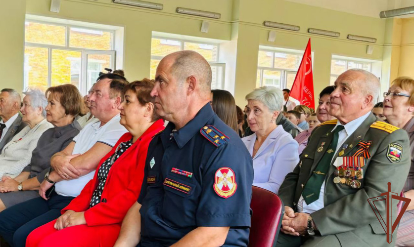 Сотрудники Росгвардии организовали встречу родственницы красноармейца 249-й дивизии НКВД с участниками поисковой экспедиции
