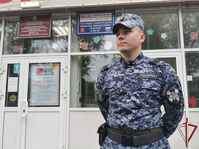 Военнослужащие и сотрудники Сибирского округа Росгвардии обеспечили безопасность проведения Единого дня голосования 
