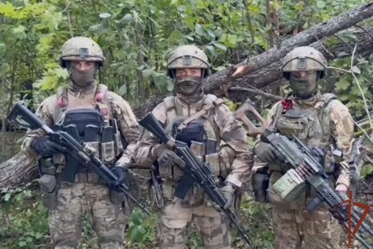 Росгвардейцы, выполняющие боевые задачи в Курской области, поздравили москвичей с Днем города