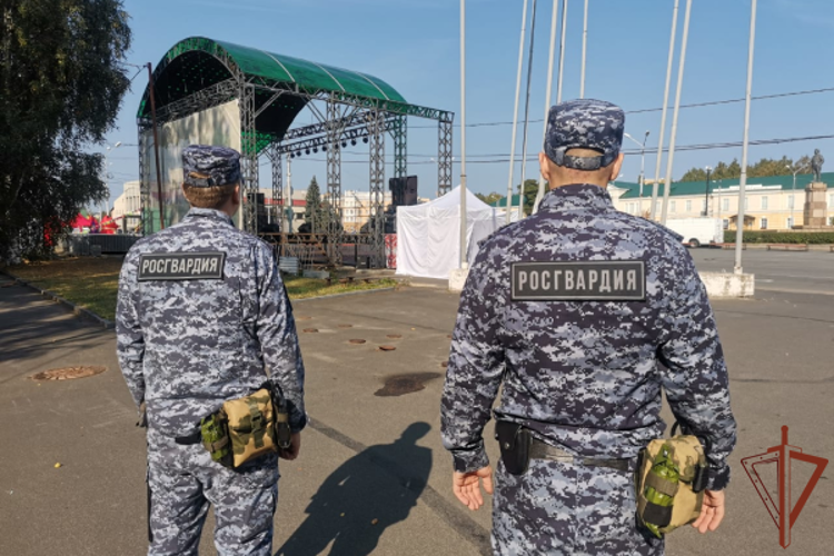 Росгвардейцы обеспечили безопасность проведения Дня знаний в регионах северо-запада страны