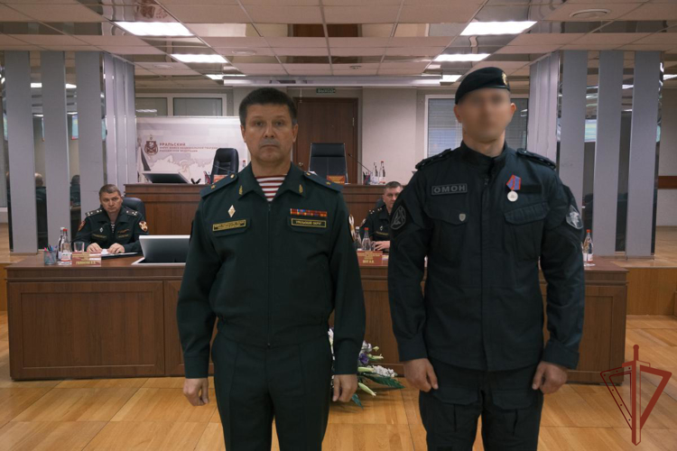 Военнослужащим и сотрудникам Уральского округа Росгвардии вручены государственные награды