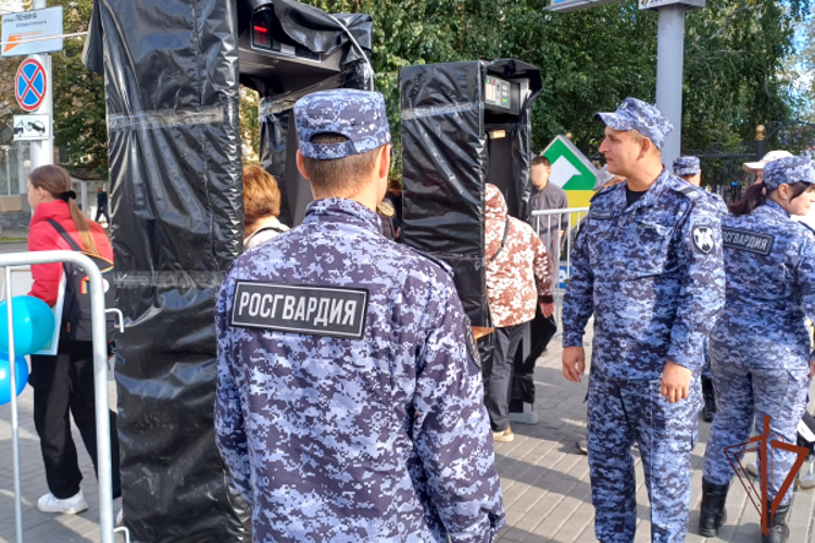 Военнослужащие и сотрудники Росгвардии обеспечили безопасность массовых мероприятий на Урале