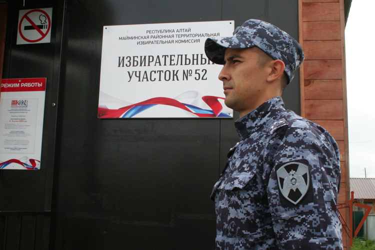 Военнослужащие и сотрудники Сибирского округа Росгвардии обеспечили безопасность проведения Единого дня голосования 