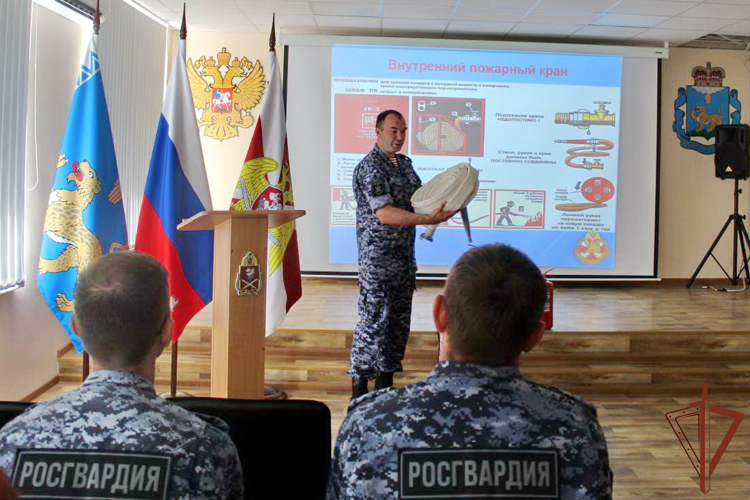 В Северо-Западном округе Росгвардии проходят пожарно-профилактические мероприятия с МЧС России