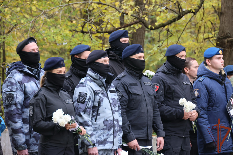 Сотрудники спецназа Росгвардии в Санкт-Петербурге  приняли участие в акции «Дни белых  журавлей»