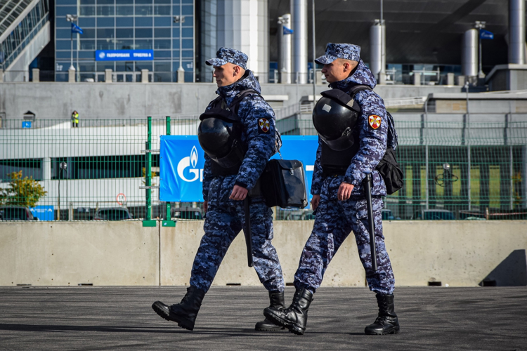 Подразделения Росгвардии в Санкт-Петербурге обеспечили правопорядок во время футбольного матча Российской Премьер-Лиги