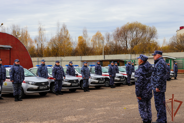 Передача ключей от новых служебных автомобилей сотрудникам вневедомственной охраны Росгвардии состоялась в Йошкар-Оле