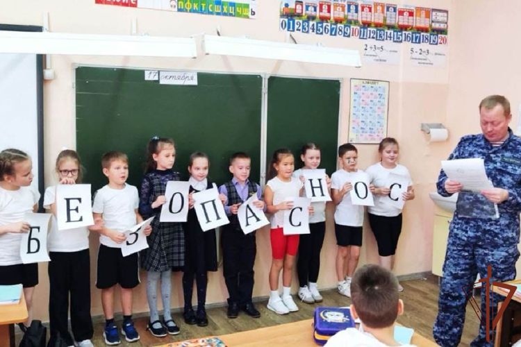 Патриотические встречи  с молодежью проводят Росгвардейцы в Уральском округе
