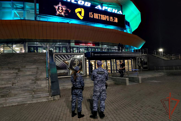 Во Владивостоке сотрудники Росгвардии обеспечили безопасность на матчах КХЛ 