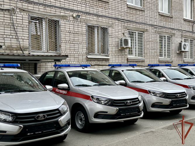 В преддверии Дня вневедомственной охраны патрульным экипажам в Карелии вручили ключи от новых служебных автомобилей