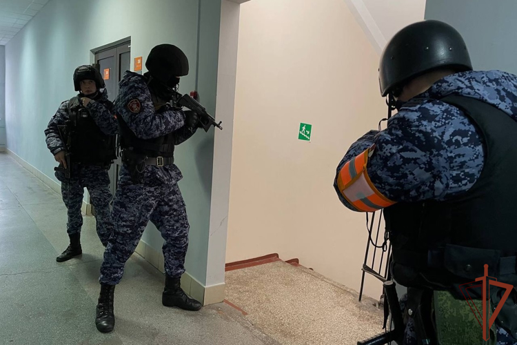 Межведомственное учение на объекте образования провели росгвардейцы в Красноярске