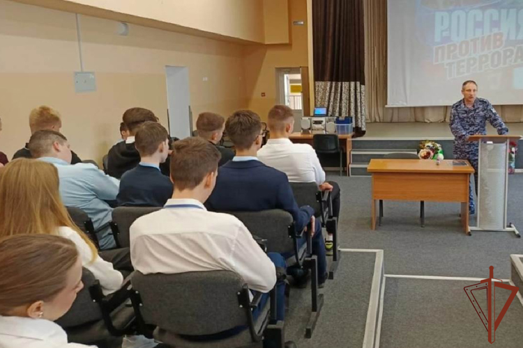 Патриотические встречи  с молодежью проводят Росгвардейцы в Уральском округе