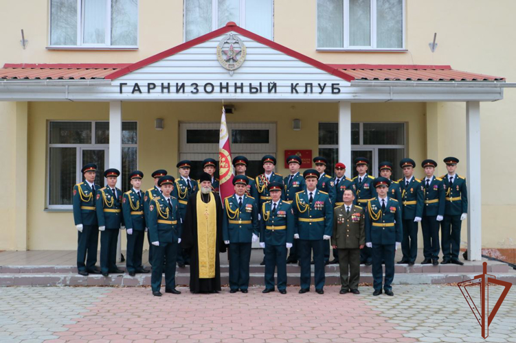 Трем воинским частям озерской дивизии вручены боевые знамена