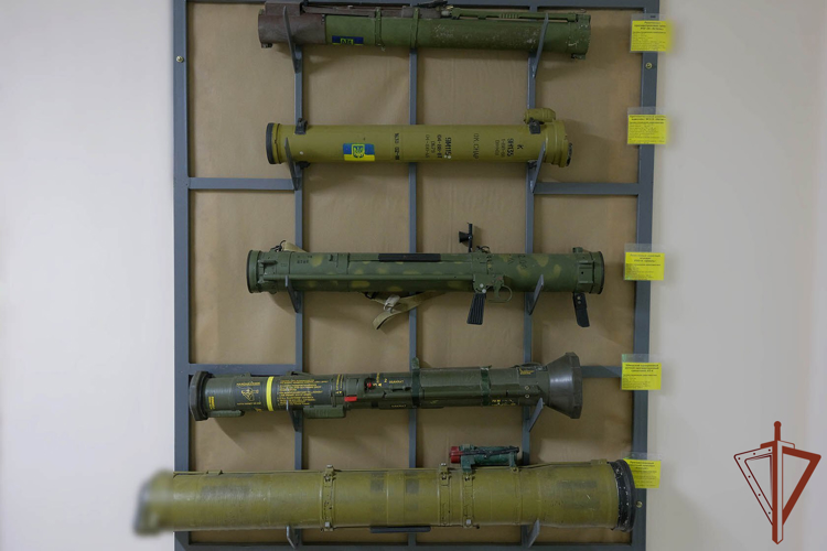 Росгвардейцы в ДНР  пополнили экспозицию военно-полевого музея новыми трофеями