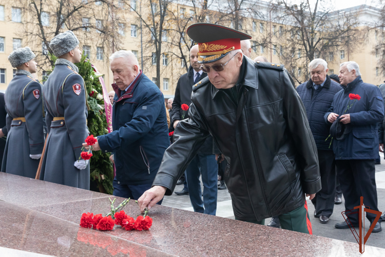 Генерал-полковник Юрий Яшин поздравил членов Региональной общественной организации ветеранов войск правопорядка «ВЕТЕРАН-ЗАБОТА» с 40-й годовщиной со дня образования (видео)